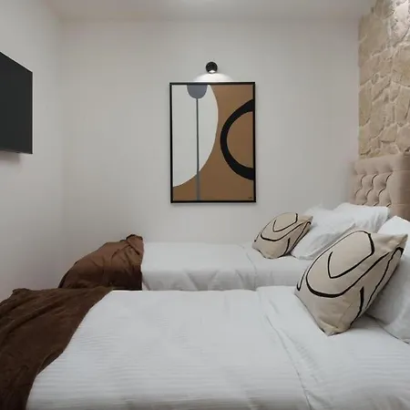 Walls דירה *
