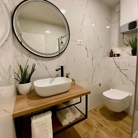 Walls * ロヴィニ